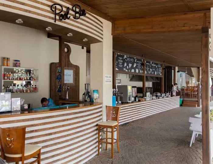 Pool Bar - Alean Family Riviera